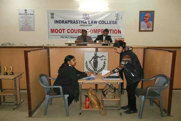 https://cache.careers360.mobi/media/colleges/social-media/media-gallery/9916/2018/12/13/Moot Court of Indraprastha Law College Greater Noida_Moot-Court.jpg